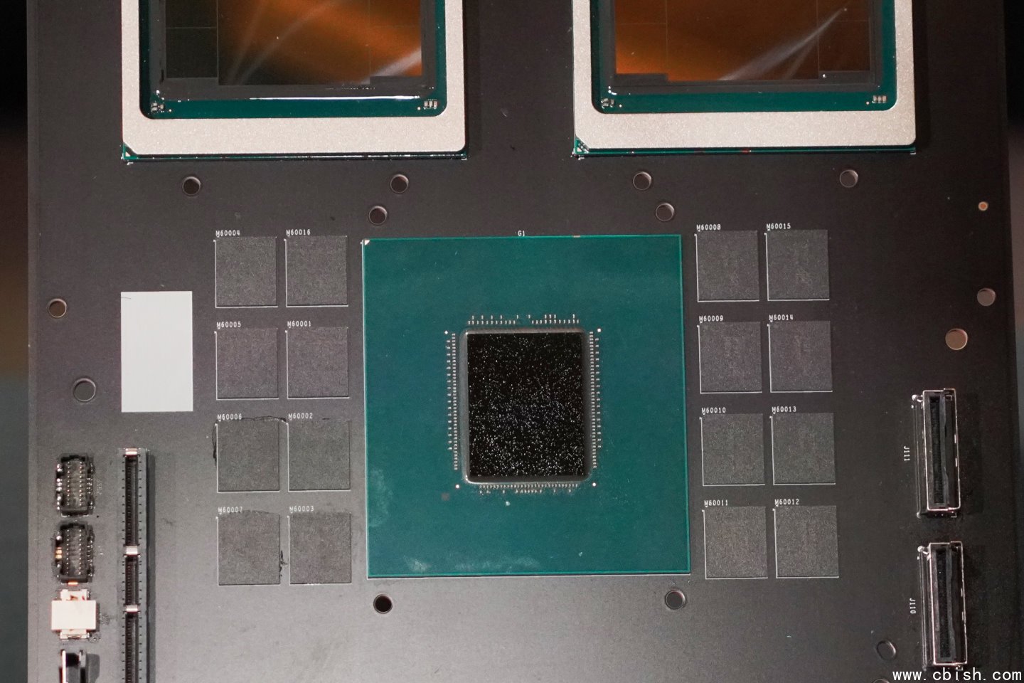 Grace CPU则在外部配置最大480 GB LPDDR5X记忆体。