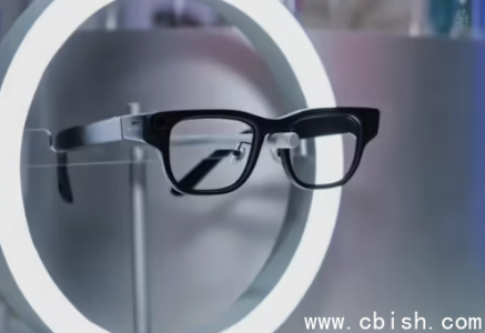 讯飞AI眼镜MWC 2026首秀：40克轻盈设计，唇动识别实现高噪环境精准翻译