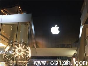 苹果重金挽留iPhone设计师，拒付40万美元防OpenAI挖角