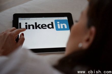 LinkedIn数据揭示：利率上升而非AI，才是就业市场遇冷主因