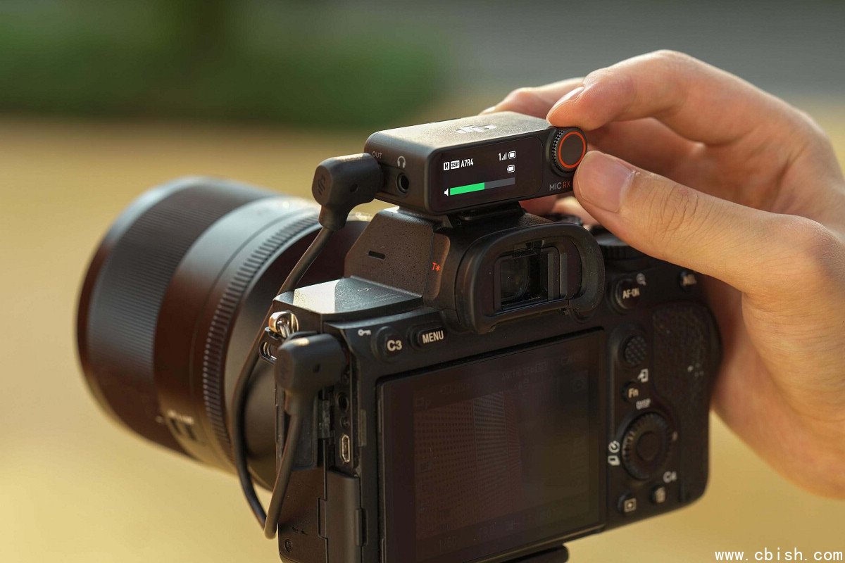 DJI Mic 2直接衔接相机，需要另外连接3.5mm TRS线才能收音。