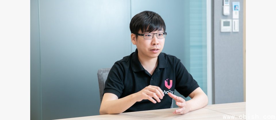 VicOne LAB R7实验室研究员骆一奇表示,现在黑客不必实体拥有机器人才可能发动攻击,可以利用开源模拟器在虚拟环境复制真实机器人的感知、通信与控制行为,借此找出漏洞。(摄影/洪政伟)