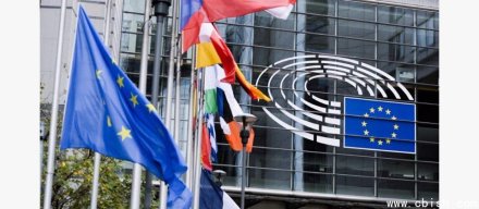 欧洲议会呼吁统一AI聊天机器人与社交媒体的最低使用年龄为16岁