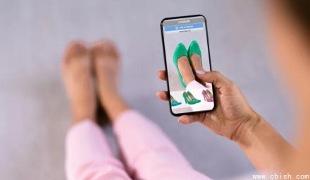 谷歌AI试穿升级：一张自拍即可虚拟试衣