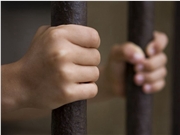 男子用AI生成低俗地标视频博流量被拘