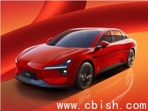 迈巴赫后排搭载大模型，奔驰联合清华、智谱打造智能豪华新体验