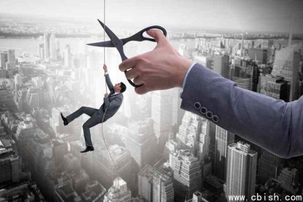 甲骨文裁员数千人，负债500亿押注AI，年内市值蒸发超26%