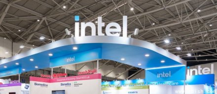 英特尔第一季度营收超预期，AI与代工业务强劲增长，推动股价盘后飙升22%