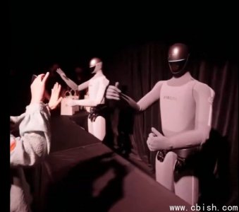 小米新款人形机器人进厂实测，复杂安装成功率超90%