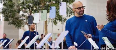 苹果财报超预期，iPhone 17与MacBook Neo热销