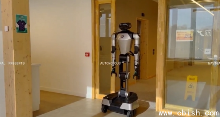Mistral发布Robostral Navigate：单摄像头导航性能碾压多摄像头方案