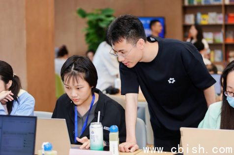 千问APP AI Office产品经理金师兴与学员互动