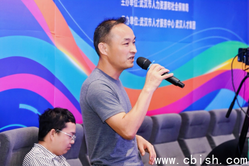 49岁退役军人万晓明